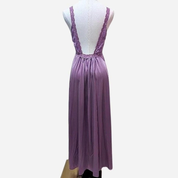 Vintage Olga Lilac Purple Full Sweep Nightgown (Medium) - Picture 2 of 6